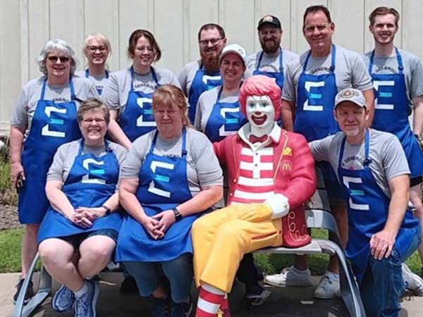 A photo of the Euronet employees who served meals at the Ronald McDonald House in Little Rock, Arkansas