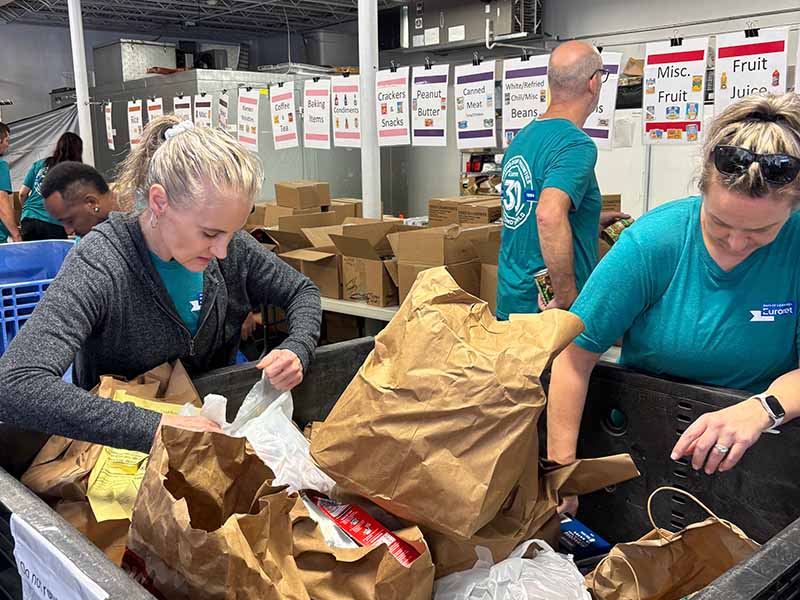 A photo of Euronet employees in Kansas City during their Day of Caring